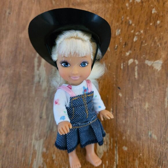 Small Cowgirl Barbie Chic Boutique 2006 - Picture 3 of 7